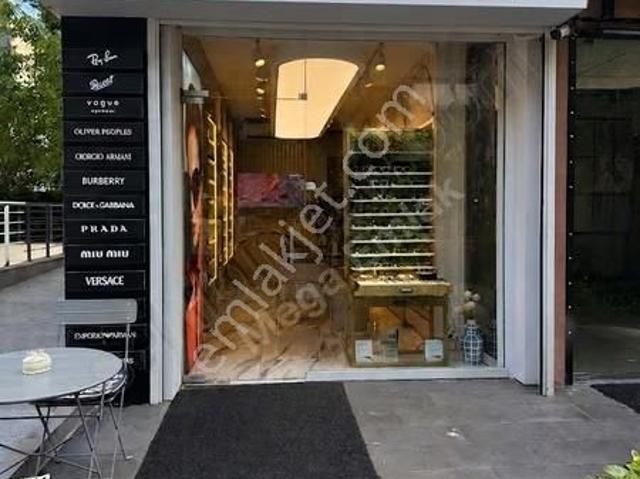Caddebostan İskele Sokakta Düz Ayak Dükkan
