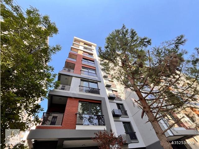 CADDEBOSTAN ÖMERPAŞA'DA 3+1 BALKONLU EBEVEYNLİ SIFIR