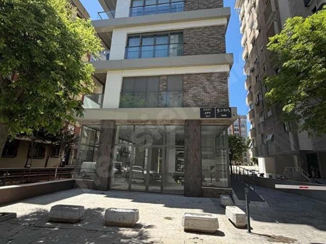 CADDEBOSTAN SAHİL PARSELİNDE ÖN KULLANIMLI 245 M2 NET ÇOK AMAÇLI KIRALIK DÜKKAN