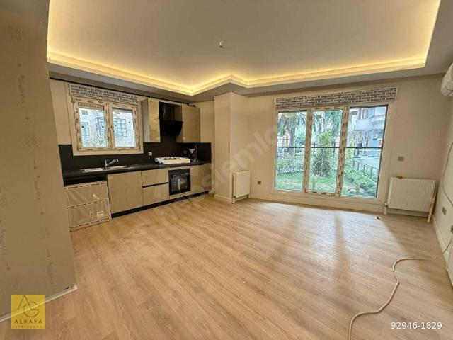 CADDEBOSTAN SAHİLDE SIFIR BİNADA SATILIK 1+1 BOŞ DAİRE
