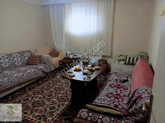 Caddede Teraslı Daire