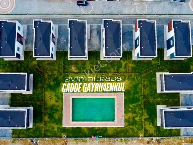 cadde'den Havuzlu Yerden Isıtmalı Manzaralı 3+1 Mustakil Villa