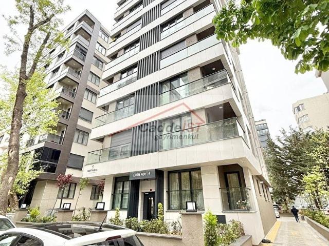 CaddeİST CADDEBOSTAN HAMAM SOKAKTA 105m NET ARA KAT SIFIR