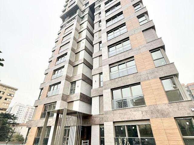 CaddeİST SUADİYE CADDEYE 4.BİNADA 108m NET ÖNÜ KAPANMAZ FERAHLIKTA SIFIR