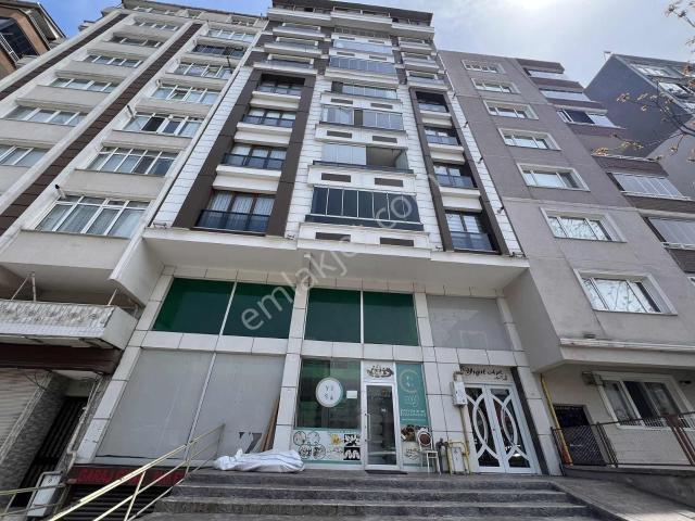 Caddeye Cephe Asmakatlı Lüx Satılık Dükkan