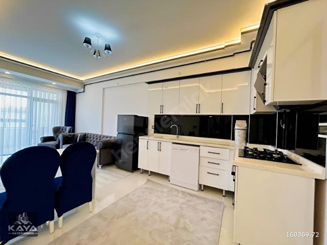 CADDEYE SIFIR YÜKSEK TAVAN CAM BALKONLU MODERN EŞYALI DAİRE