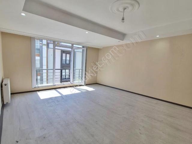 Caddeye Yakın Sıfır 2+1 Kiralık Daire