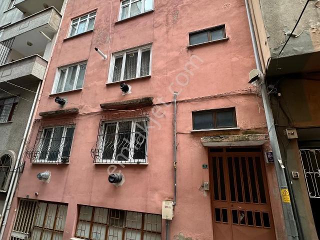 Caddeye 20 Metre 4 Katlı Satılık Bina Ve Deposu