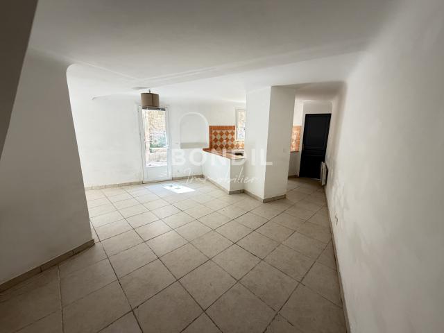 CADENET Maison de village 69m2 avec extérieur privatif