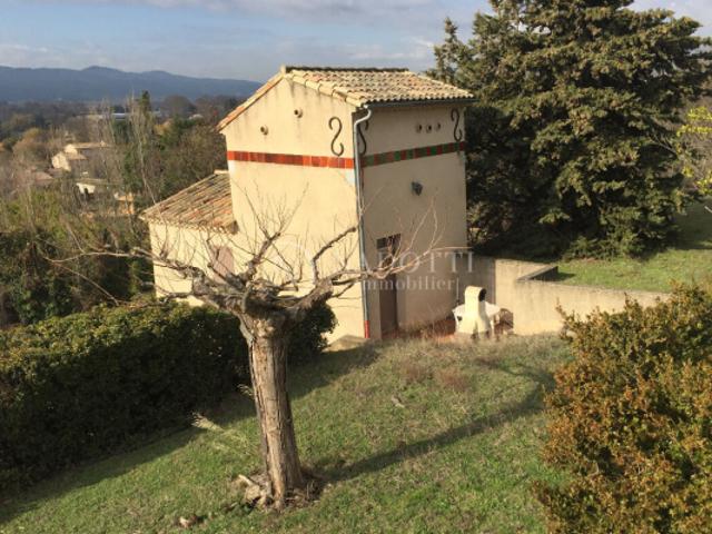CADENET Ancien Pigeonnier idéal pied à terre !