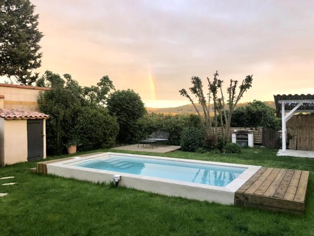 CADENET CENTRE DU VILLAGE MAISON DE VILLE AVEC PISCINE