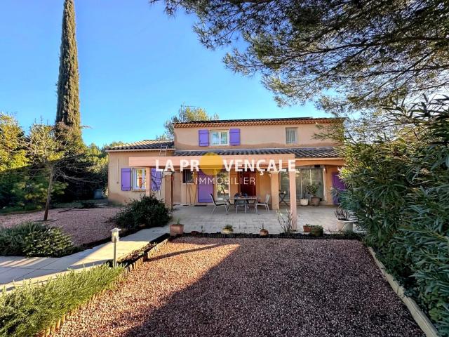 Cadolive, maison familiale avec piscine et garage