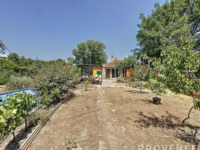 Cadre champetre pour cette jolie maison avec terrain