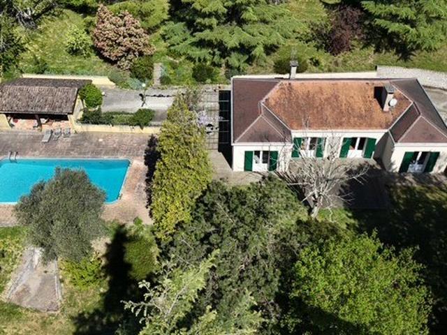 Cadre privilégié, vue dégagée et calme absolu pour cette Mai. 160m² Beaupuy