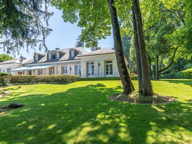 Cadre rare et préservé pour cette élégante propriété | dreamo. Ch