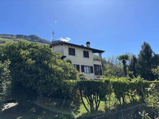 CADRO LUGANO Einfamilienhaus 5.5 Zimmer mit Garten