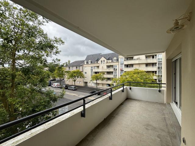 CAEN Mémorial Bel appartement de 3 pièces 72m² avec grand balcon et garage double libre de suite
