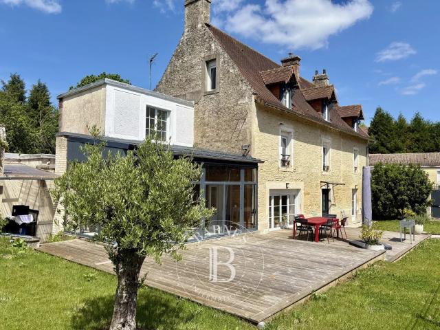 Caen Nord, spacieuse Maison en pierre de Caen 328m²/6 Chamb. 328m² Biéville Beuville