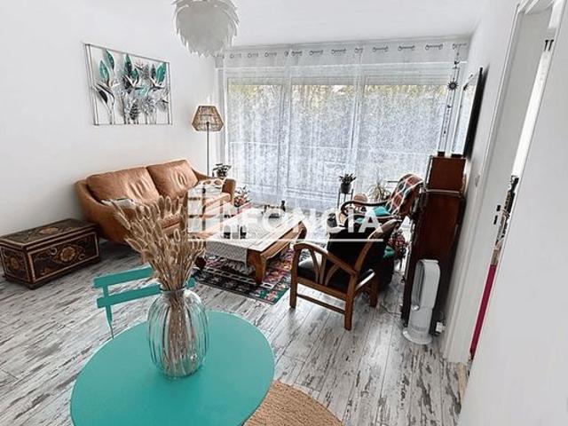 CAEN APPARTEMENT T2 BIS avec balcon – Beaux volumes – Parking privatif – Parfait état