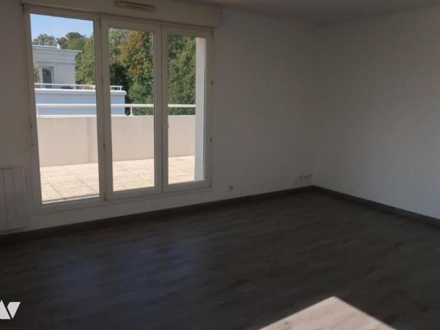 CAEN BEAULIEU, F3 70 m2 avec garage