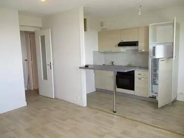 Caen 14000 Location appartement 1 pièce t1 au dernier étage parking