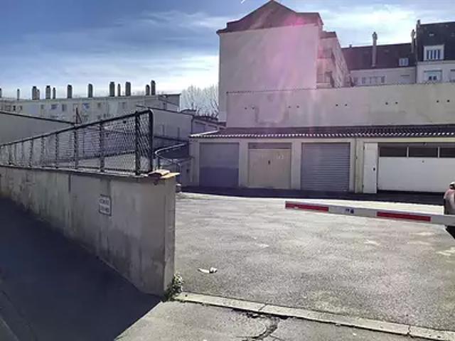Caen 14000 Location parking au dernier étage