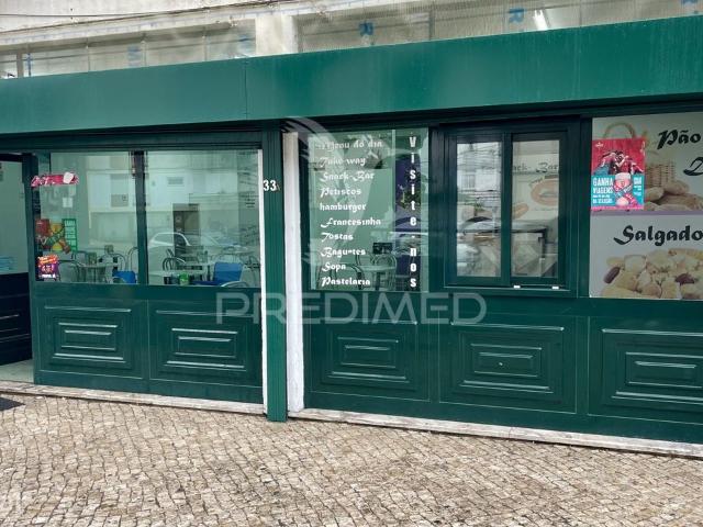 Caf para Venda no Laranjeiro, Almada