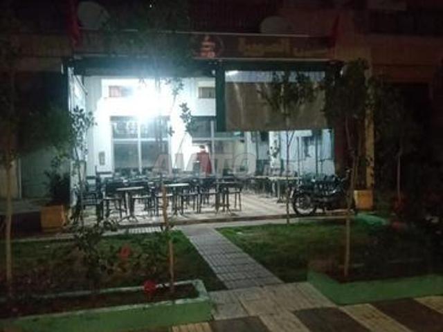 Cafe a bon emplacement a vendre avec grand client
