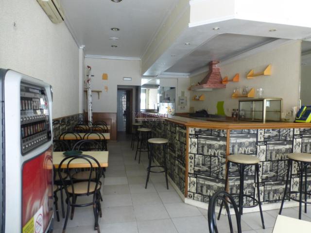 CAFE BAR AMUEBLADA CON SALUDA DE HUMOS