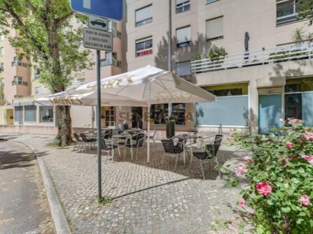 Café com esplanada em Telheiras Alto da Faia