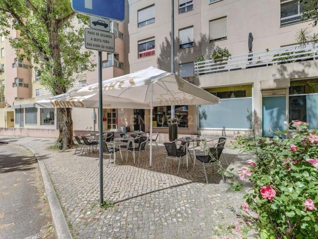 Café com esplanada em Telheiras – Alto da Faia