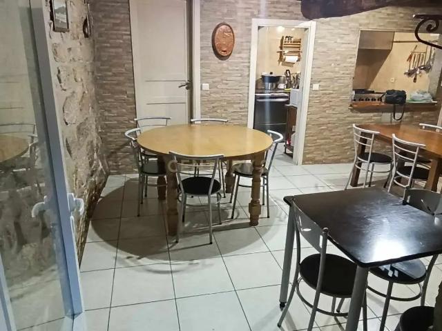 Café e Restaurante, equipado e a laborar