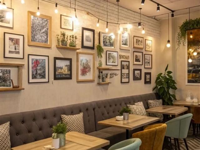 Café Restaurant wird übergeben – Strategische Lage in der Nähe von Einkaufszentrum und Hotel