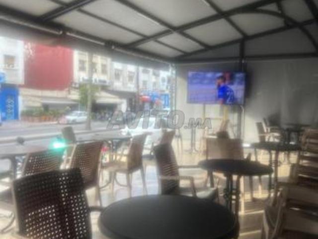 Café sur boulevard principale à Vendre