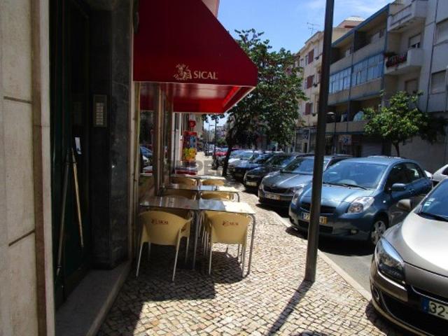 Café Snack Bar em Algés