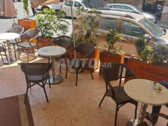 Café vide au centre de Casablanca