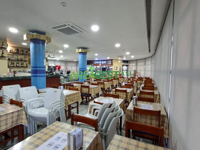 Café/Pastelaria para venda com negócio incluido, em Almada/Laranjeiro