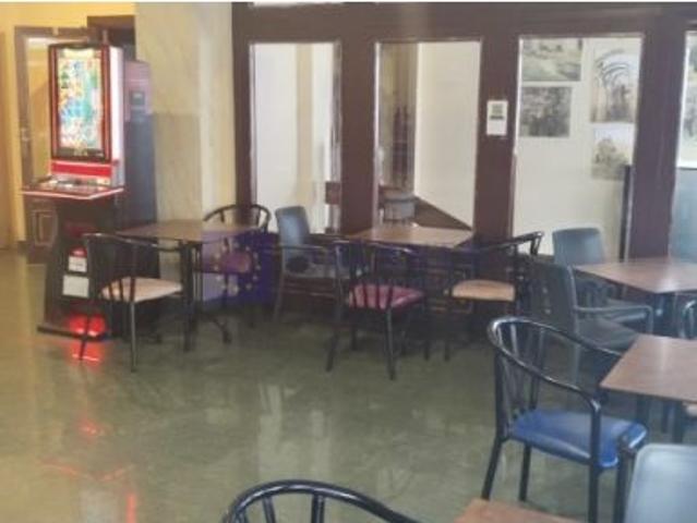 Cafetería, restaurante, salones de eventos y hotel