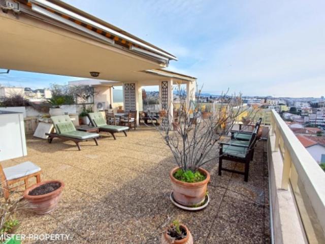 CAGNES SUR MER 5 PIECES TOIT TERRASSE