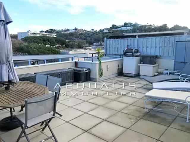 Cagnes sur Mer 06800 Achat / Vente appartement 1 pièce t1 au dernier étage terrasse