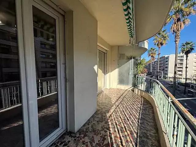 Cagnes sur Mer 06800 Achat / Vente appartement 2 pièces t2 terrasse balcon