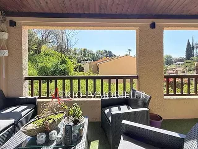 Cagnes sur Mer 06800 Achat / Vente appartement 2 pièces t2 au dernier étage piscine