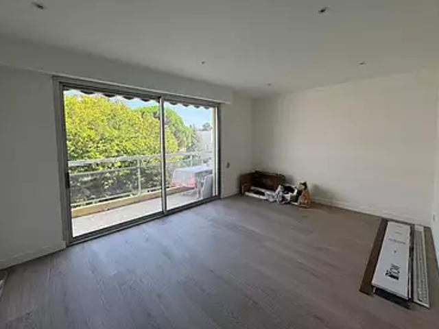 Cagnes sur Mer 06800 Location appartement 1 pièce t1 terrasse cave