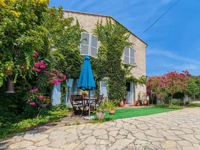 Cagnes sur Mer – Val Fleuri / Bas de villa 80 m² Carrez 96 m² utiles avec plus de 300 m² d'extérieurs privatifs
