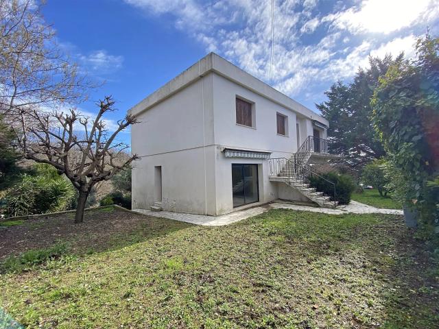 Cagnes Sur Mer Villa À Fort Potentiel 201m² Cagnes sur Mer