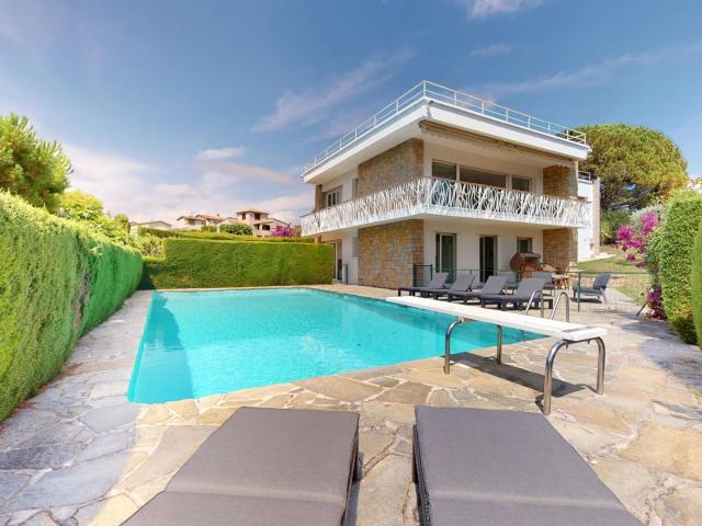 CAGNES SUR MER VILLA CONTEMPORAINE PISCINE