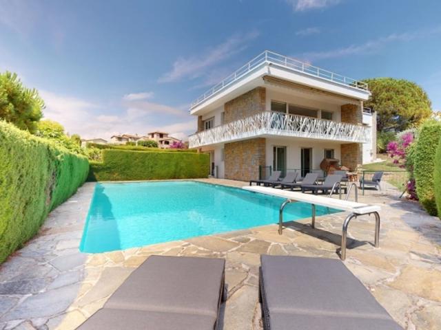 CAGNES SUR MER VILLA CONTEMPORAINE PISCINE