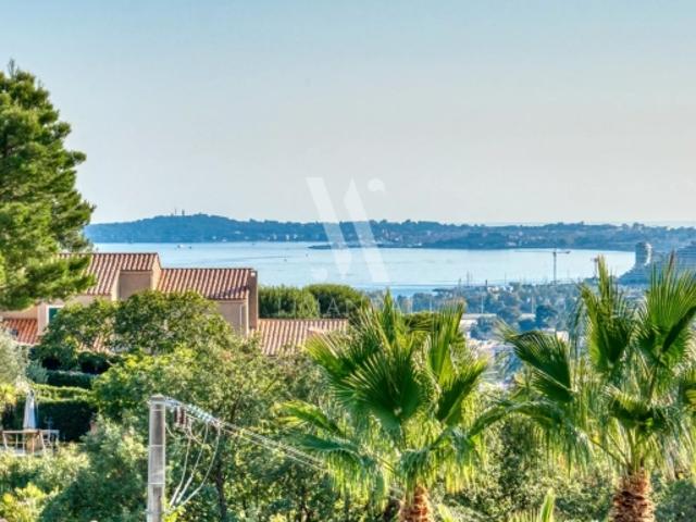 Cagnes sur Mer Villa d'architecte de 252 m² avec vue panoramique terrain 1500 m²