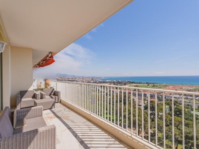 CAGNES SUR MER APPARTEMENT 3 PIECES DE 72M2 A VENDRE TERRASSE AVEC VUE PANORAMIQUE MER ET MONTAGNES SOLARIUM DE 21M2 CAVE ET PARKING