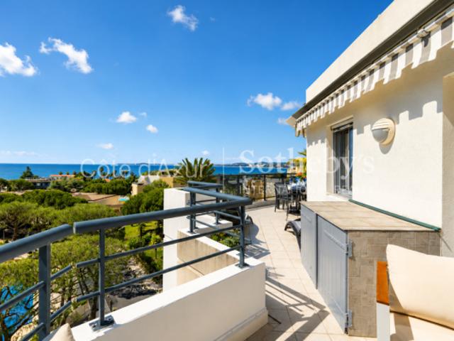 Cagnes sur Mer appartement dernier étage avec terrasse, vue mer et accès direct plage